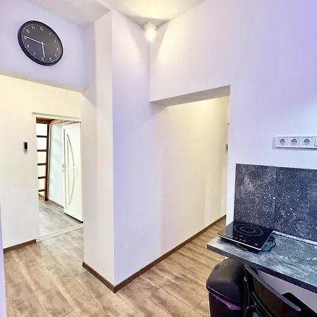 K87 Renovated 6br Apartment