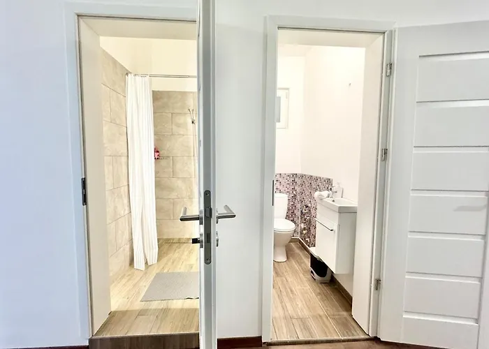 K87 Renovated 6br * Budapest