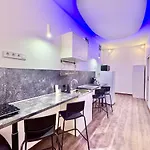 K87 Renovated 6br דירה