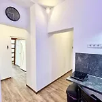 K87 Renovated 6br דירה