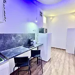 דירה K87 Renovated 6br בודפשט