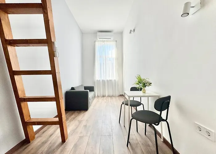K87 Renovated 6br Apartment Budapest