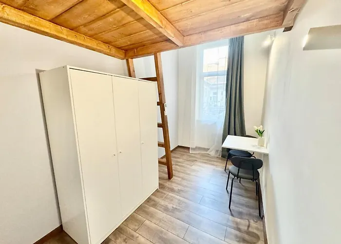 K87 Renovated 6br Apartment Budapest